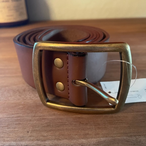 Old Navy Accessories - Brown Old Navy belt with brass color buckle